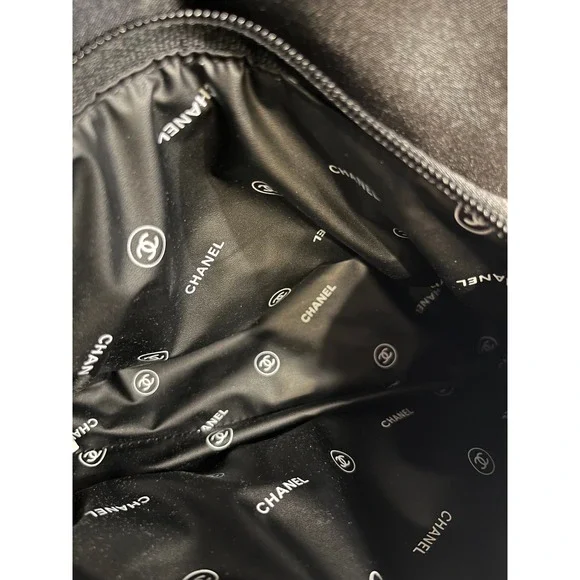 Chanel Parfums Black Satin Makeup Bag Pouch Evening Clutch Metal Logo Plaque - Picture 4 of 7